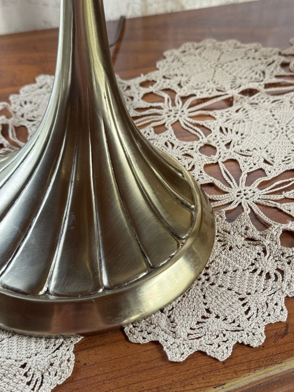 GORGEOUS Vintage Brass Bankers Lamp - Curved Art Deco Style - Picture 4 of 4
